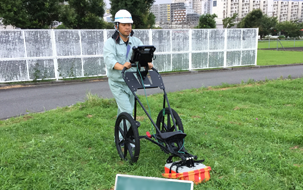 ハンディ型地中レーダー探査機